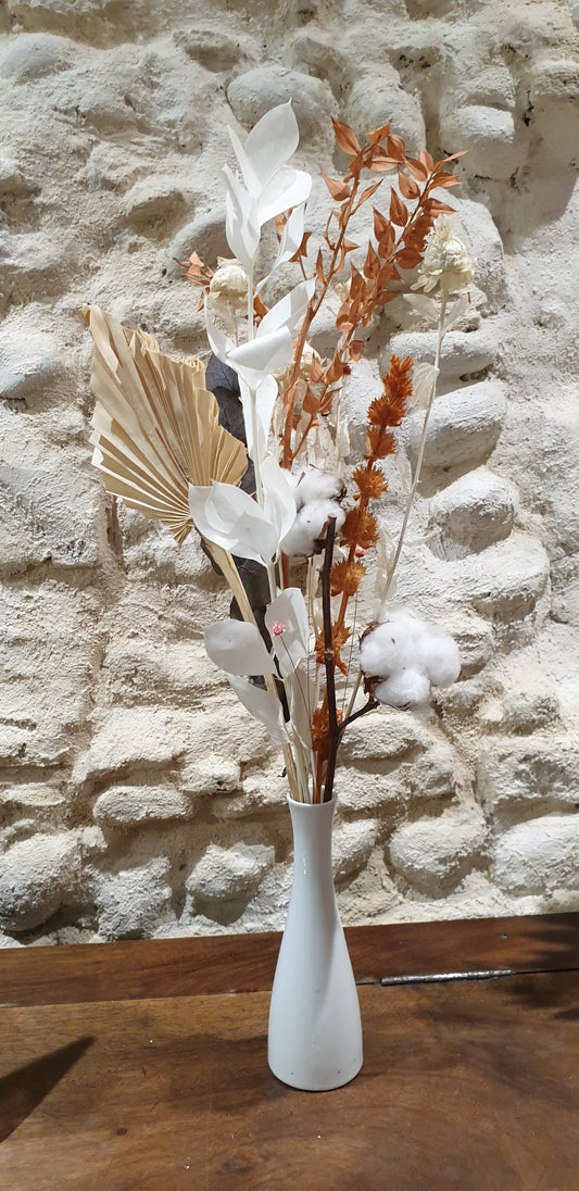 Bouquet de fleurs séchées en vase blanc